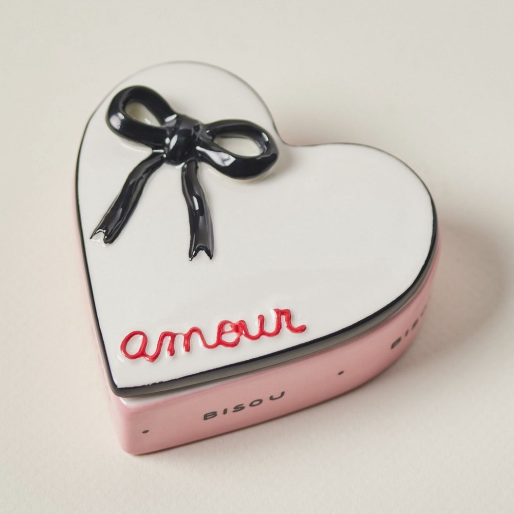 Amour Ceramic Heart Trinket Box with Bow details